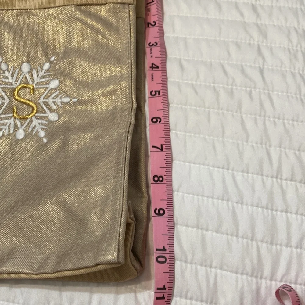 Thirty one bags small essential tote Gold Metallic snowflake NWT retired bag - Picture 10 of 10